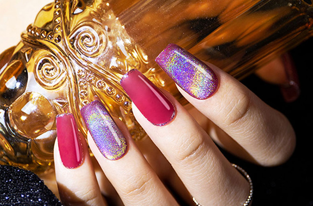 El uso de varios aceites funcionales de manicura.