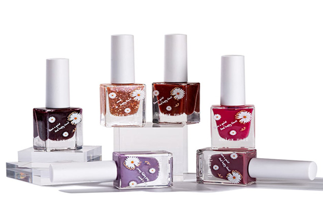 El desarrollo del esmalte de uñas en los países antiguos.