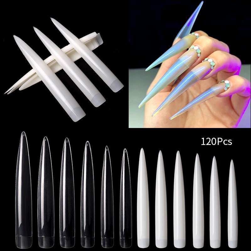 Puntas de uñas claras extralargas y afiladas.