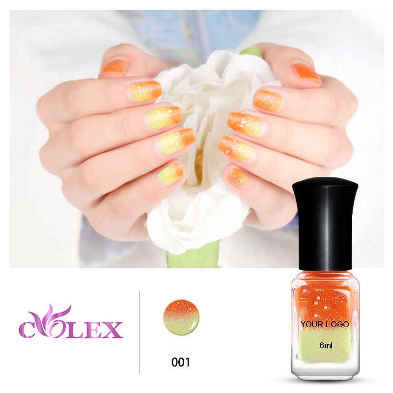 Esmalte de uñas de color que cambia de temperatura.